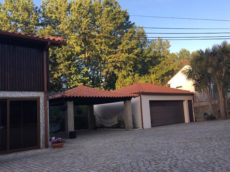 Bergui Guesthouse - Guimarães Екстериор снимка